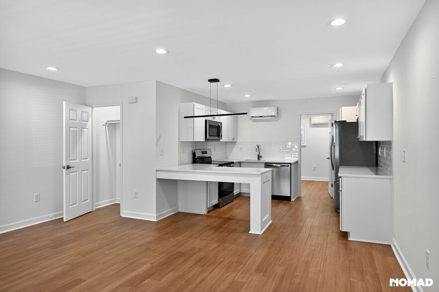 Building Photo - 1309 Hudson Ave