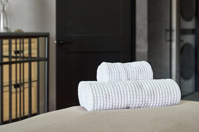 Building Photo - 403 E 33rd St