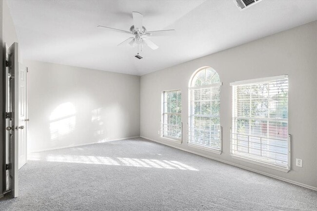 Building Photo - 10525 Hainsworth Park Dr