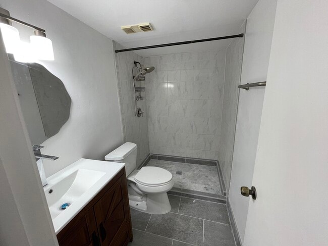 Building Photo - 2372 NW 39th Ave