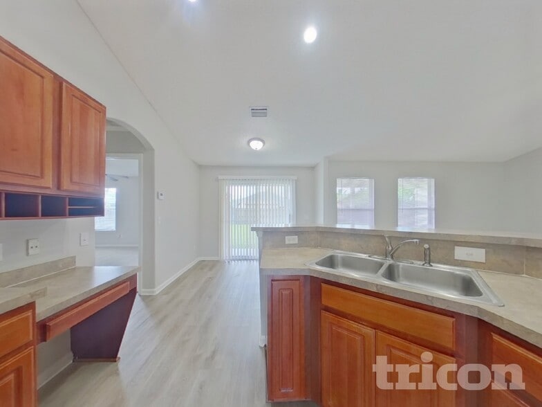 Building Photo - 6896 Kettle Creek Dr