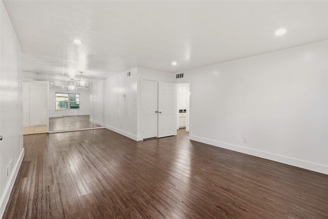 Building Photo - 7937 Royal Ln