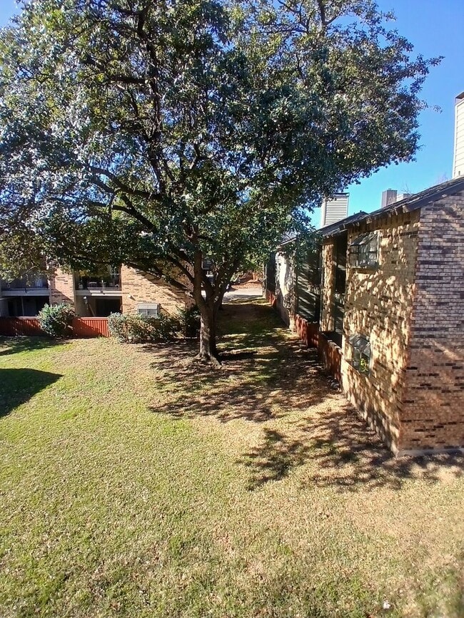 Building Photo - 2nd Floor Condo Near Dallas North Tollway & Keller Springs