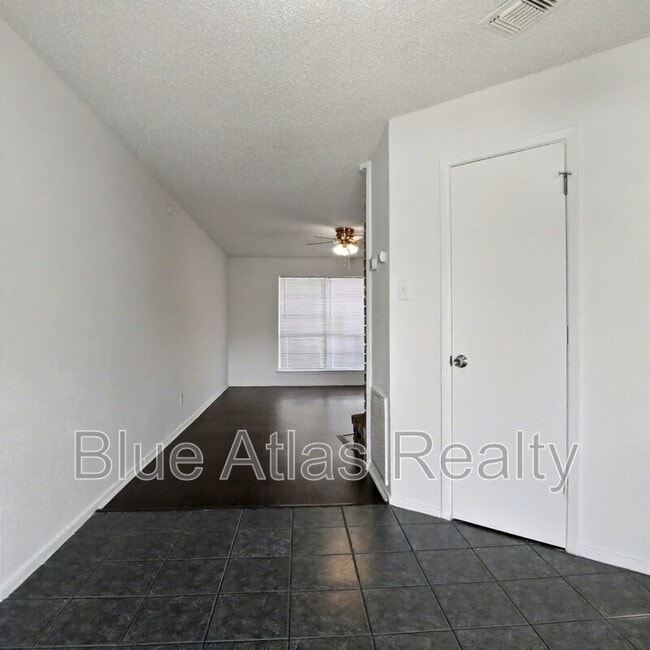 Building Photo - 610 Lillard Rd