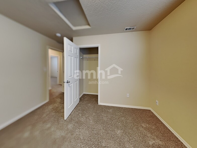 Building Photo - 6360 S White Cliff Ave