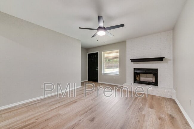 Building Photo - 105 Wildwood Ct
