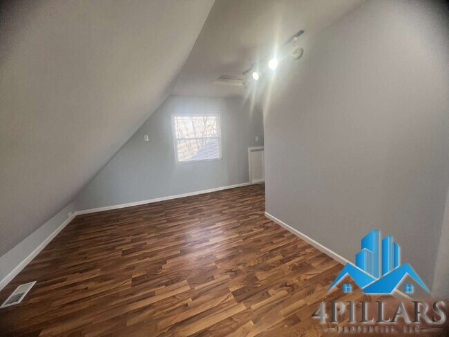 Building Photo - 5647 Sohl Ave