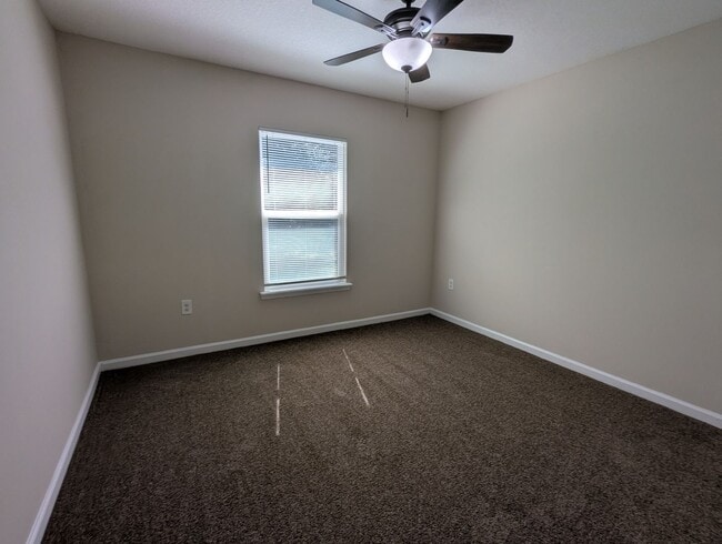 Building Photo - SPECIALS: *WAIVED $250 Admin Fee (app. fee not incl.); REDUCED RATE ON THIS 18mo LEASE (15mo & 12...