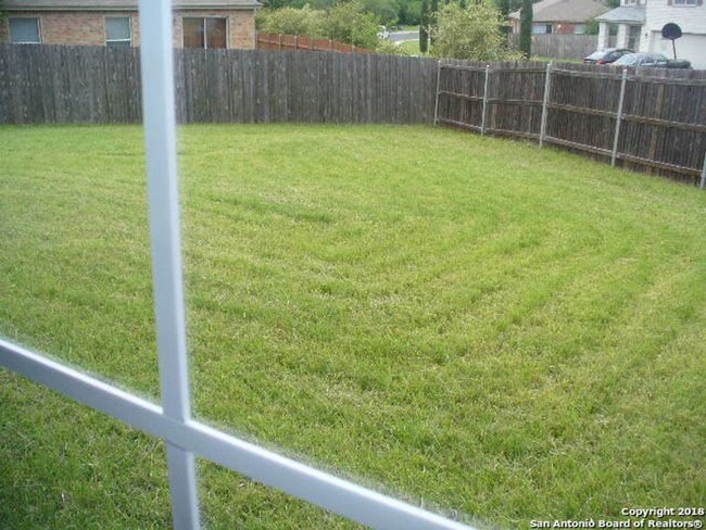 Building Photo - Well Maintained Corner Lot Property Ready ...