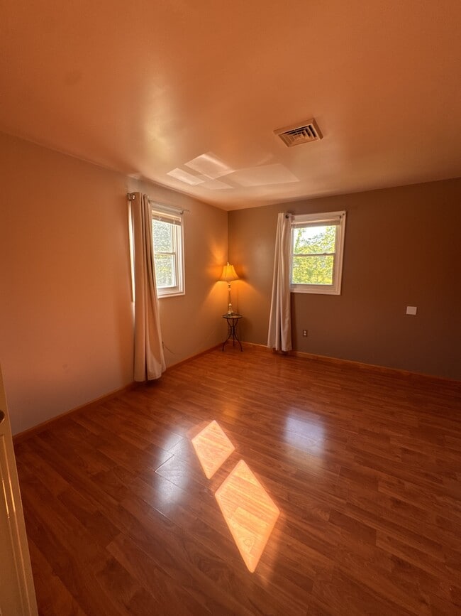 Building Photo - 4902 Creek Dr
