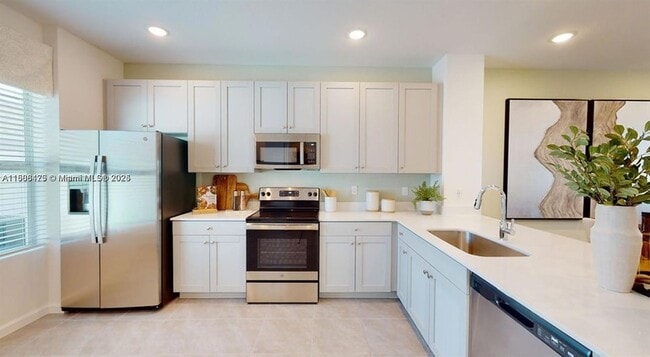 Building Photo - 10241 SW Newberry Ave