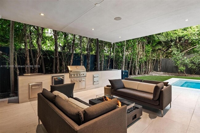 Building Photo - 77 SW 18th Terrace