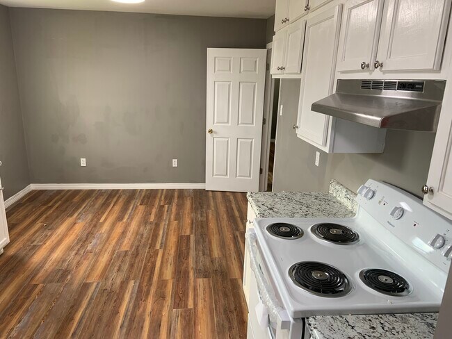 Building Photo - 1130 N 13th Ave