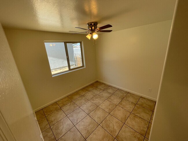Building Photo - 7500 E Horseshoe Ln