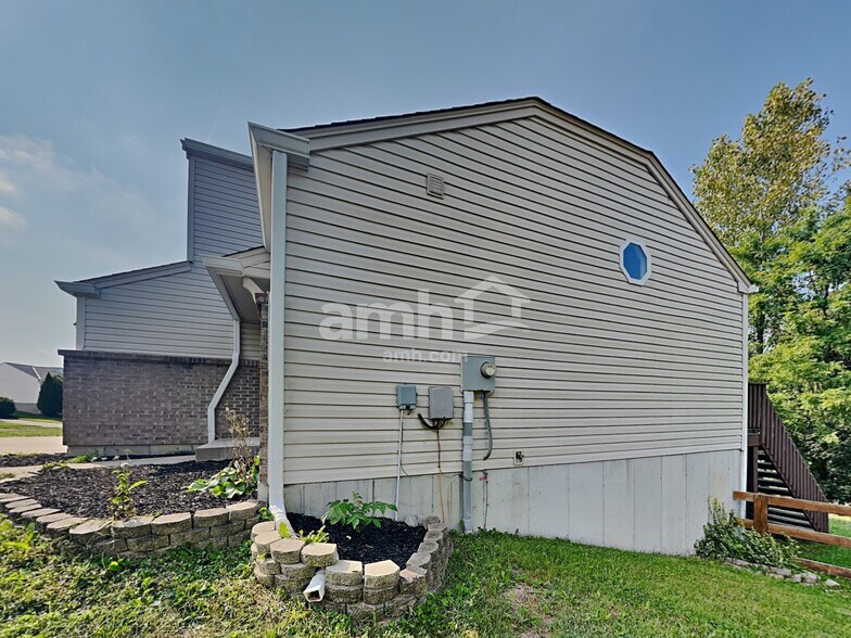 Building Photo - 2133 Antoinette Way