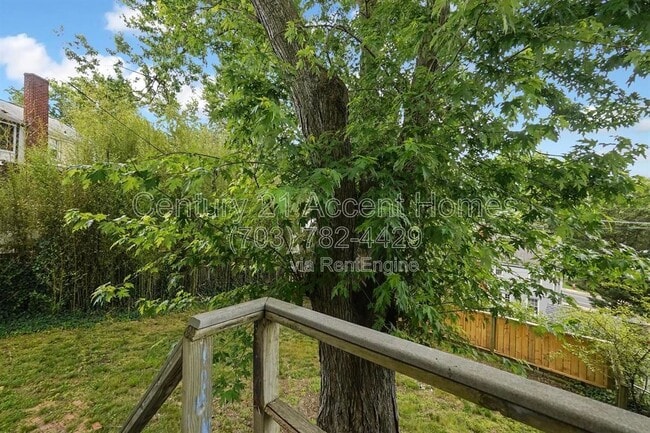 Building Photo - 2707 Jefferson Dr