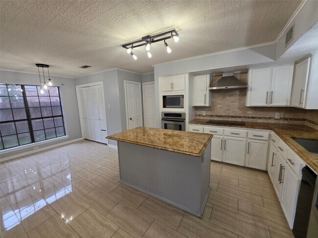 Building Photo - 19507 Oak Station Dr