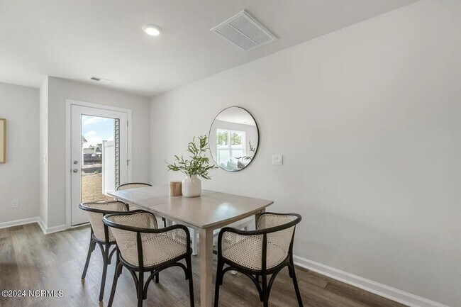 Building Photo - 7787 Pennycress Dr