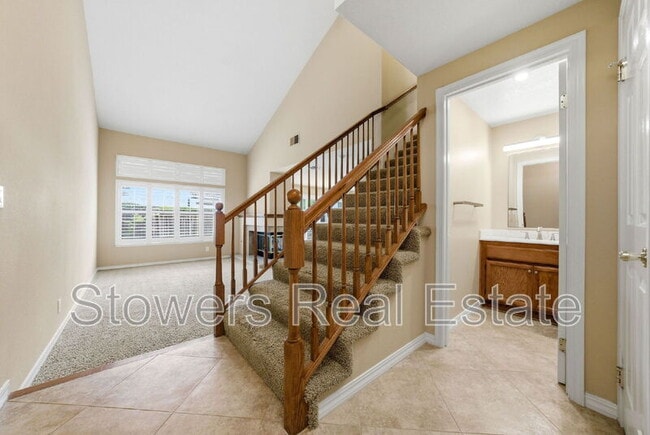 Building Photo - 350 Bellflower Dr