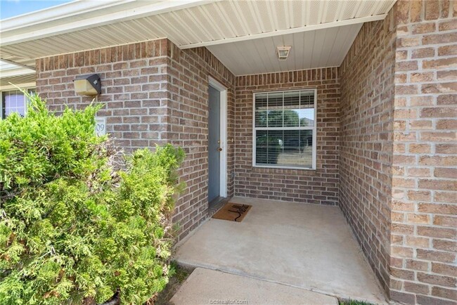 Building Photo - 3609-3611 Oldenburg Ct