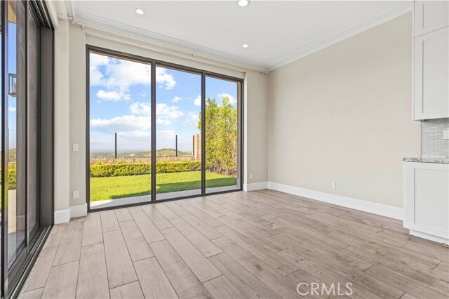 Building Photo - 110 Statura