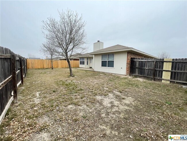 Building Photo - 509 Redbud Dr