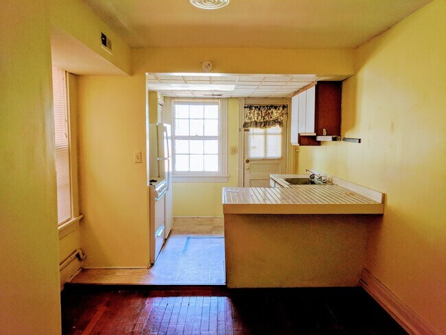 Building Photo - 3312 Ellwood Ave