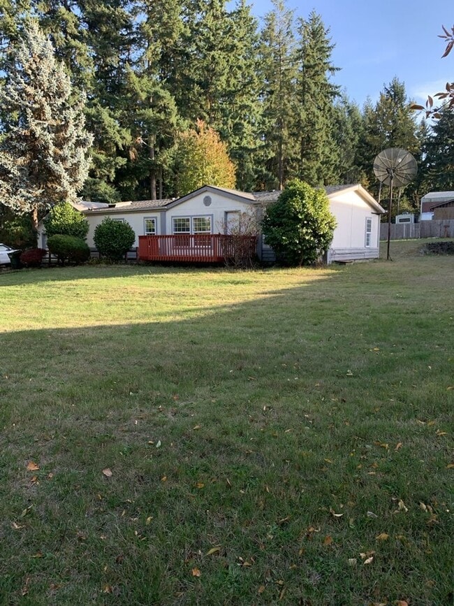 Building Photo - Smart Living, Smart Choice - manufactured 3bd/2Ba home w/detached garage!