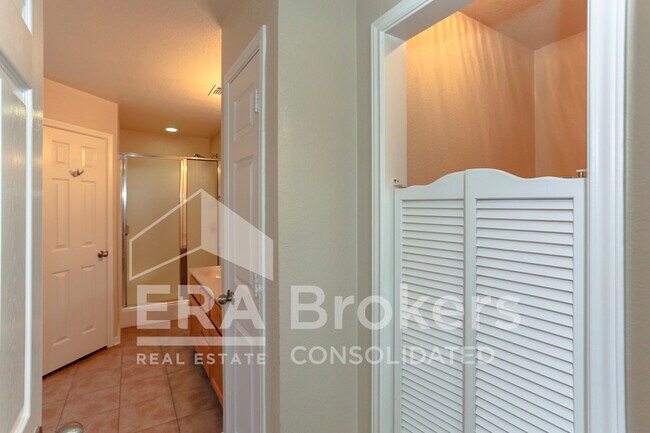 Building Photo - 702 Aries Dr