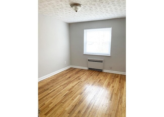 Building Photo - 596 Lowell Ave