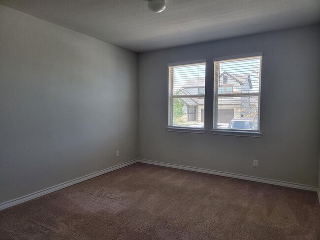 Building Photo - 208 Magna Ln