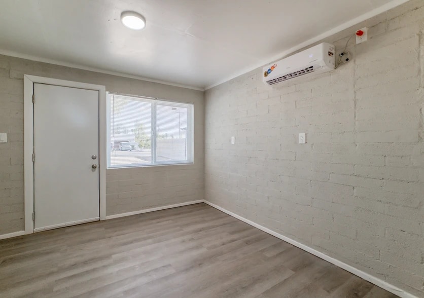 Building Photo - 1005 N Center Ave