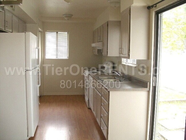 Building Photo - NO DEPOSIT option available for qualified ...