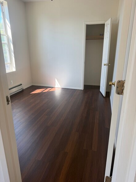 Building Photo - 304 N Wellwood Ave