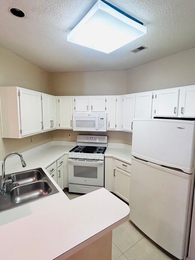 Kitchen - 14317 Climbing Rose Way