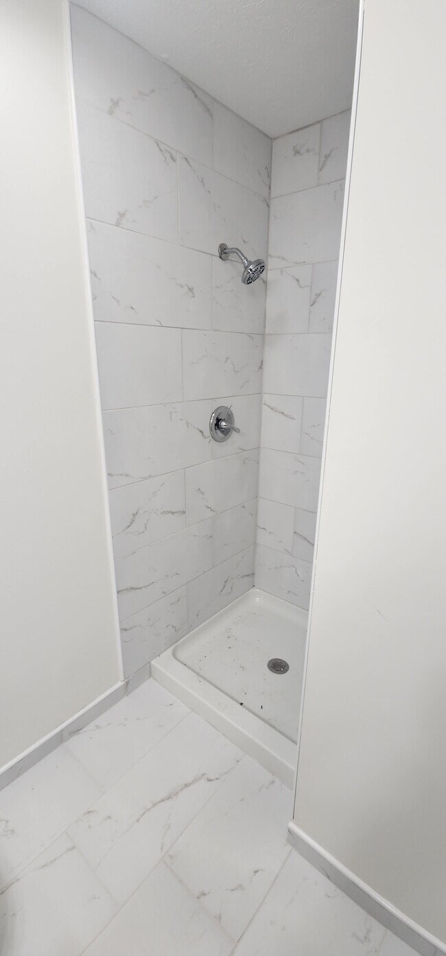 Building Photo - 6054 Southbay Dr