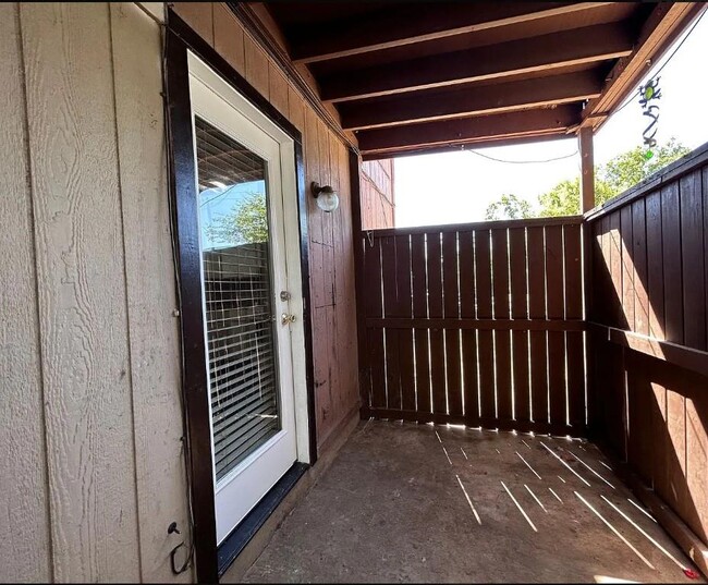 Building Photo - 4910 Pepper Ln