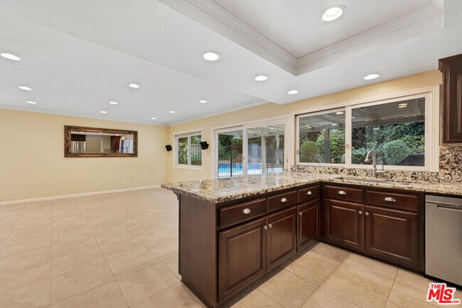 Building Photo - 11040 Salt Lake Ave