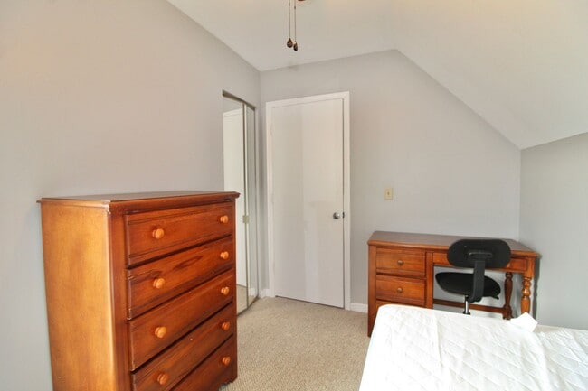 Building Photo - 1348 Hunters Rd