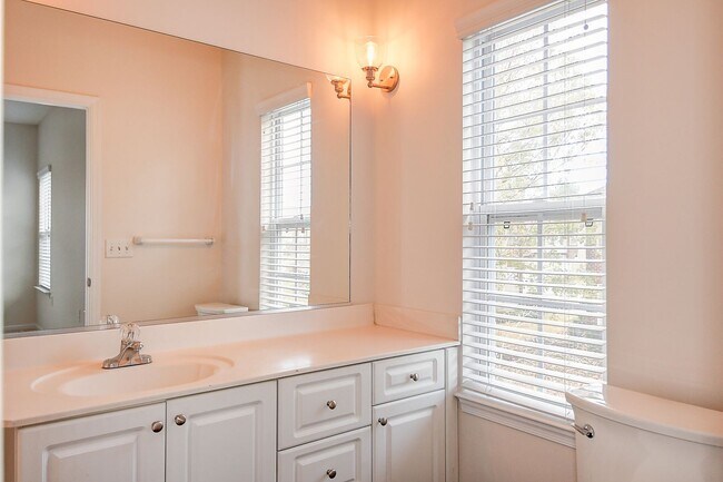 Building Photo - FOR RENT - VIRGINIA BEACH