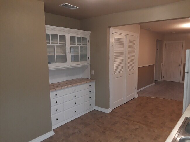 Kitchen & Laundry doors - 608 Elefa St