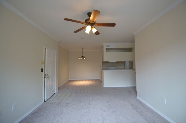 Building Photo - 1 bed/1 bath with Den in CARROLLWOOD AREA:...