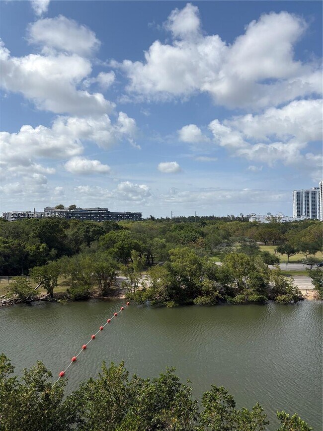 Primary Photo - 16385 Biscayne Blvd