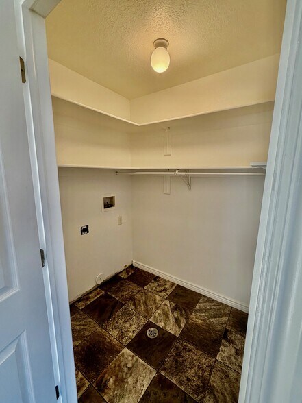 Building Photo - 88 Hampton Pl