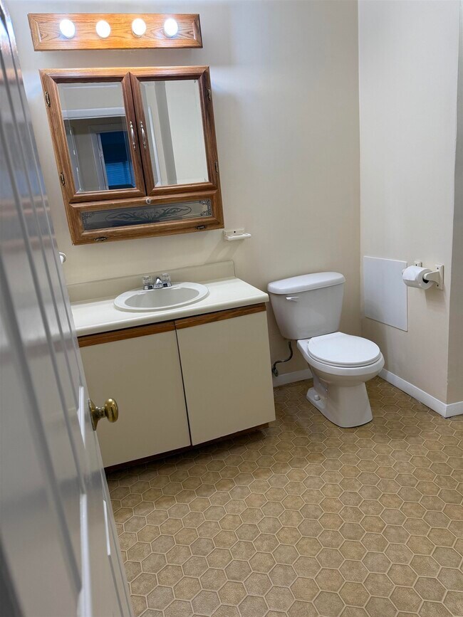 Building Photo - 425 Abbott Farm Ln