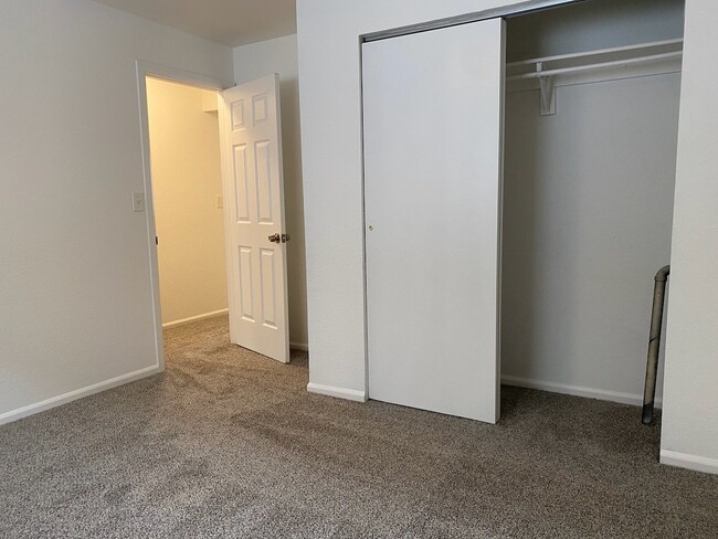 Building Photo - 4-bedroom, 2-bath lower level duplex unit,...