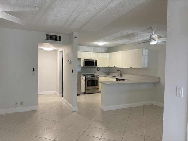 Building Photo - 124 Stratford I