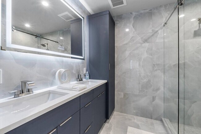 Building Photo - 99 Seaside Ave