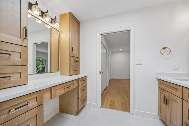 Building Photo - 201 Litchfield Ln