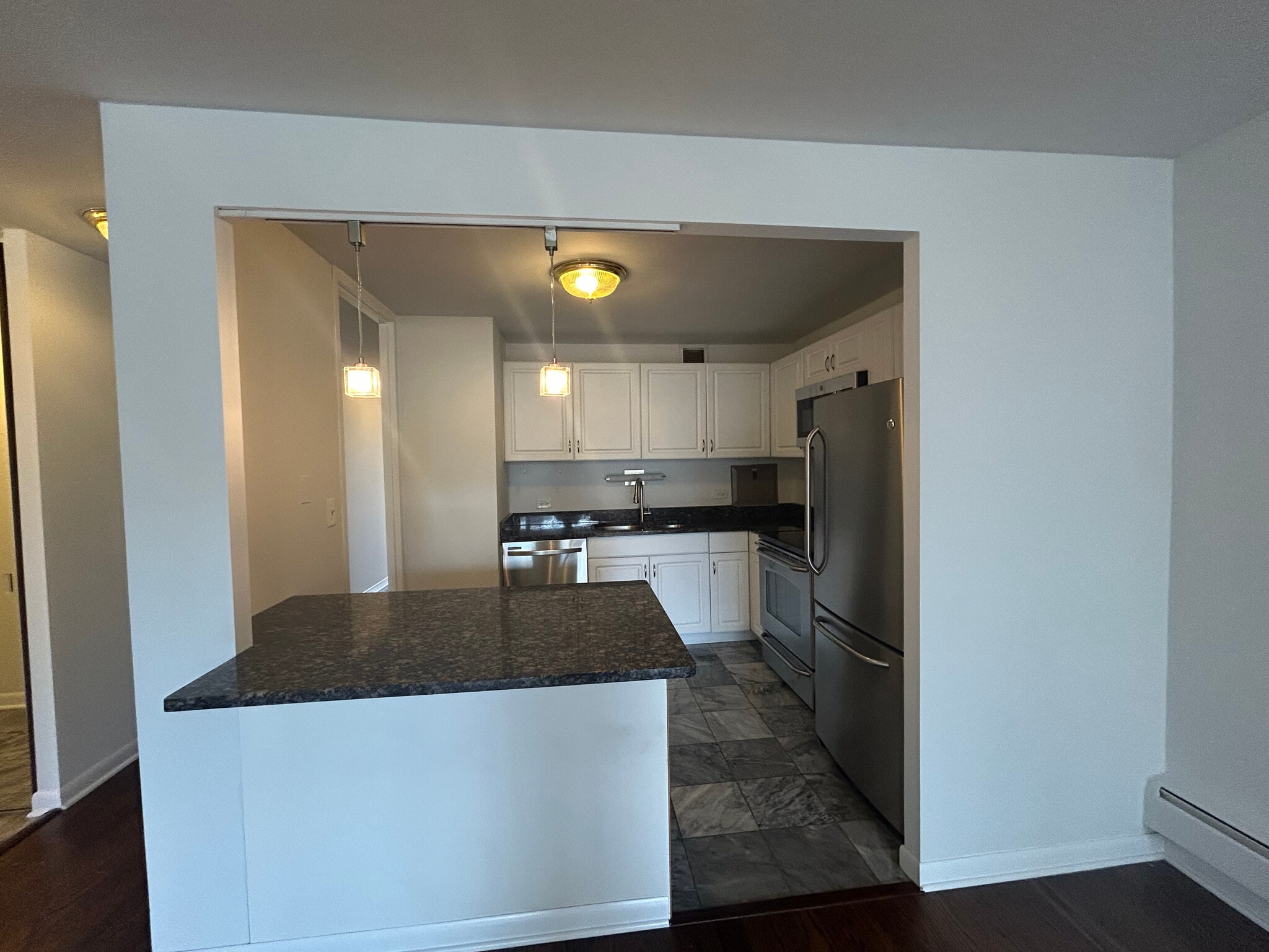 Building Photo - 1350 N Dearborn St